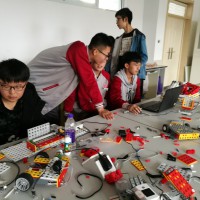 第二初级实验中学卓优特机器人被聘为青岛第二初级实验中学提供机器人技术支持